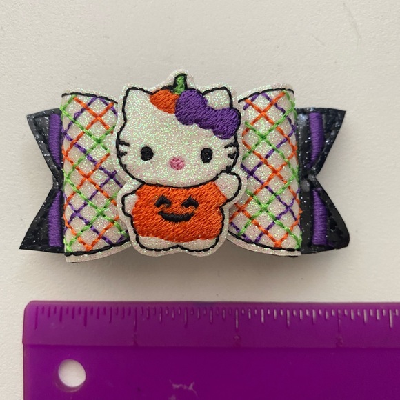 COPY - New Halloween bow barrette/clip with kitty in pumpkin costume applique - Picture 3 of 5